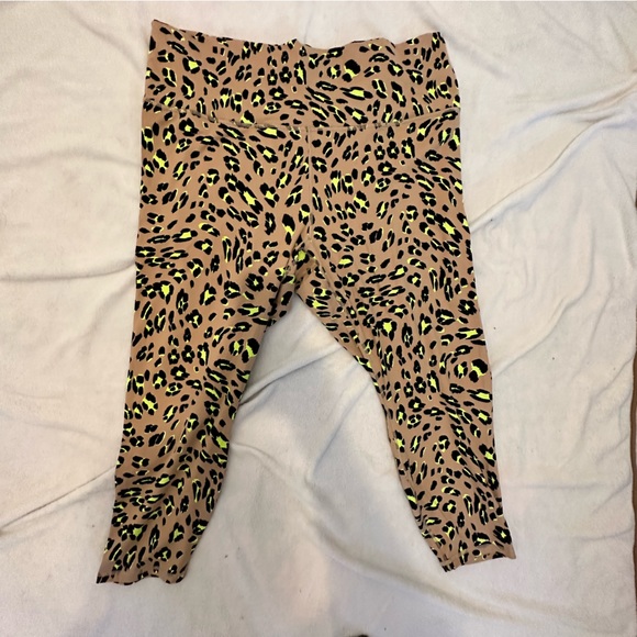 Fabletics Plus Size Define Powerhold Ultra High-Waisted Leggings Size 4X - Picture 3 of 4